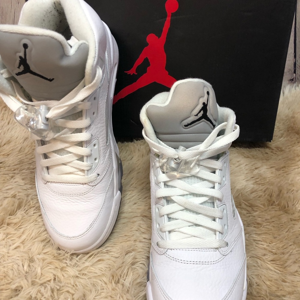 Retro 5 Jordan’s 💋make me and offer 💋reasonable - Picture 7 of 8